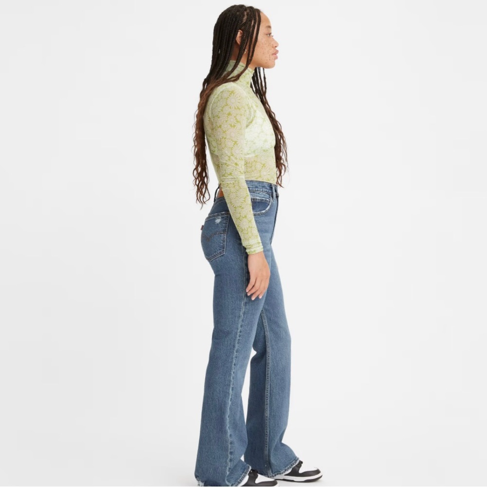 Levi’s 70’s high rise flare jeans size 28 women’s white label premium denim